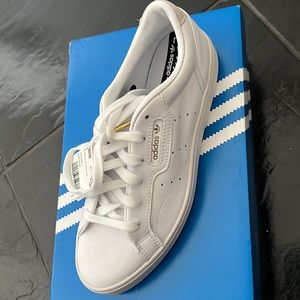 Adidas Sleek Women, size 6, new with tags.